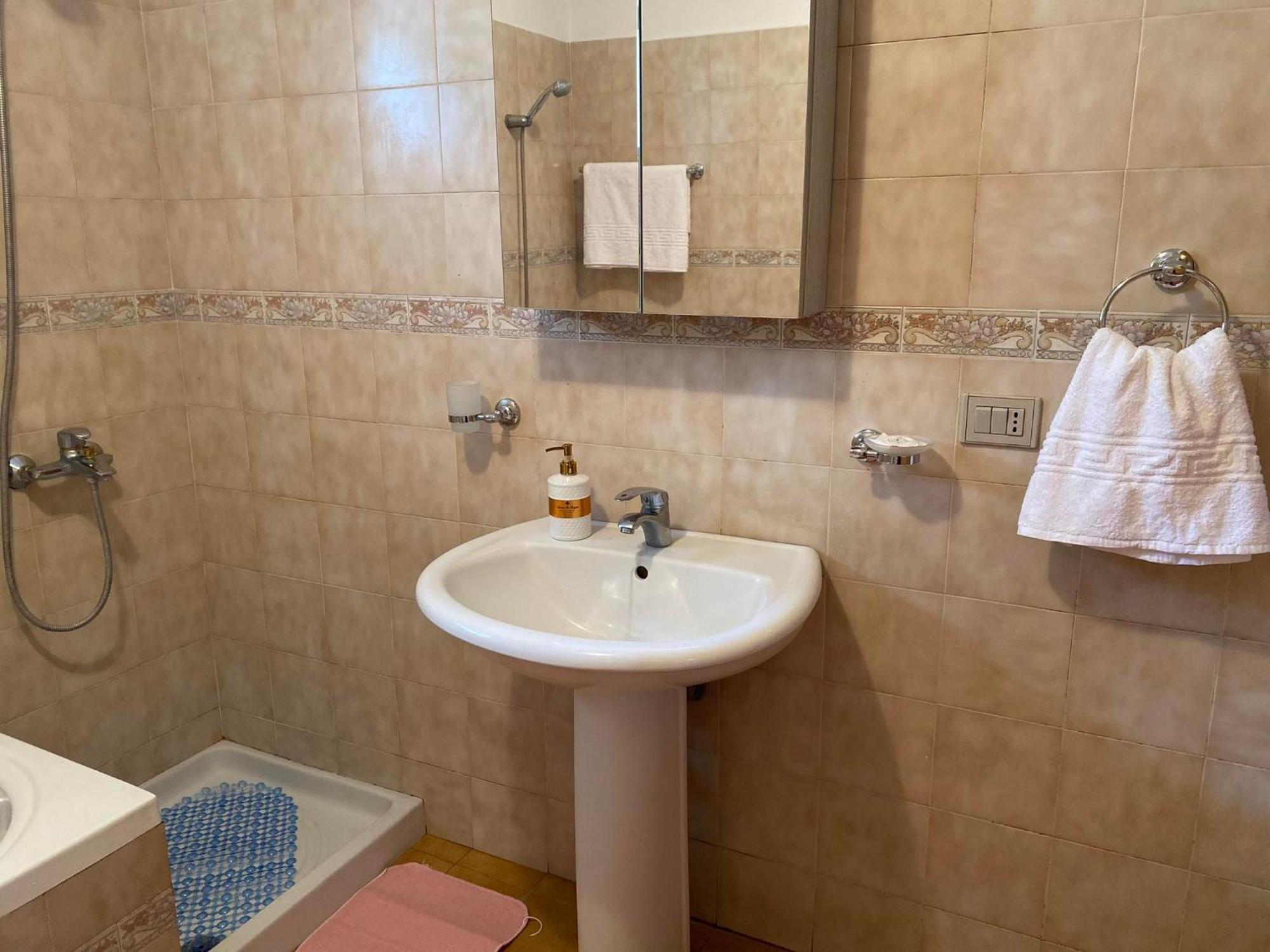 Gjirokastër Guest House Persa מראה חיצוני תמונה