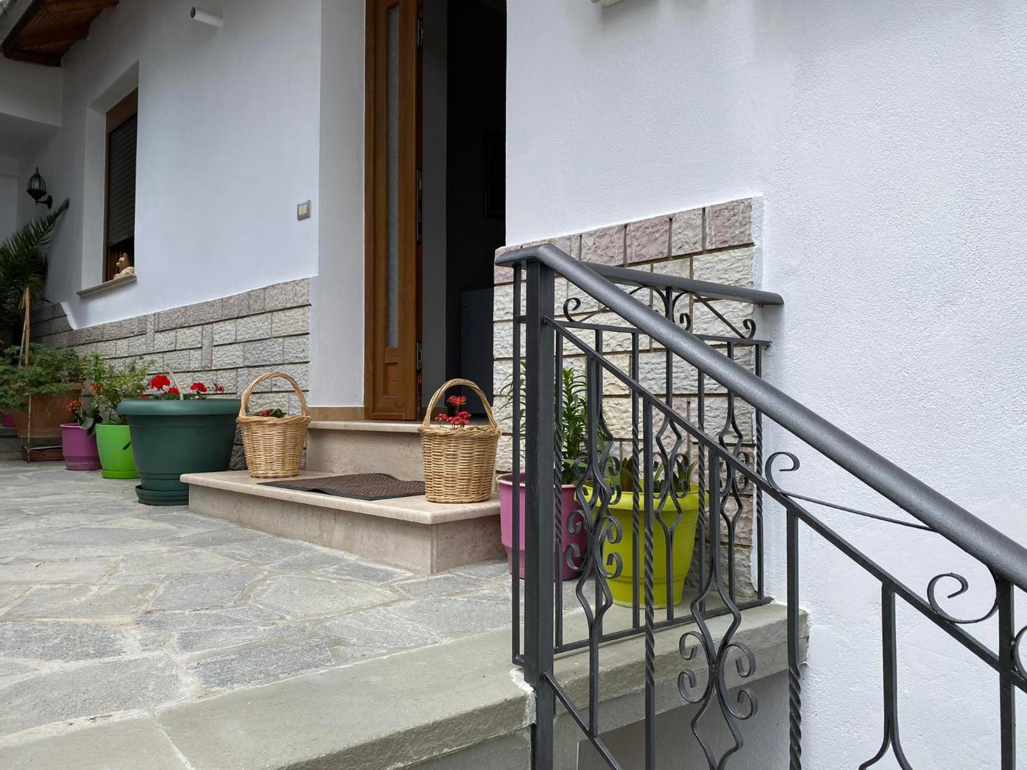 Gjirokastër Guest House Persa מראה חיצוני תמונה