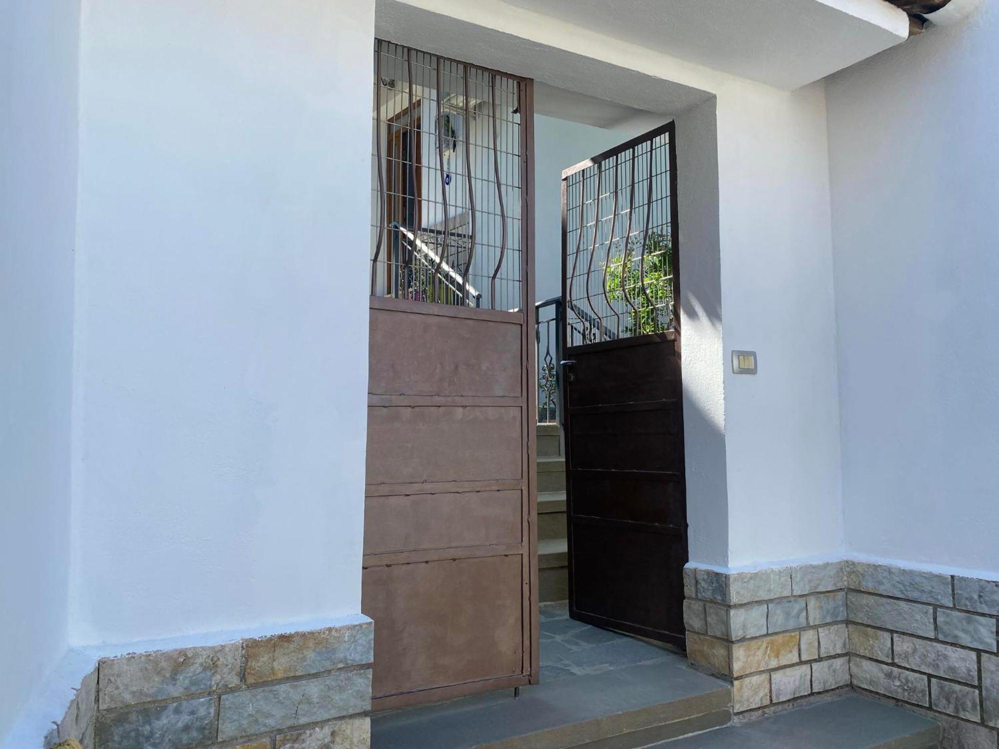 Gjirokastër Guest House Persa מראה חיצוני תמונה