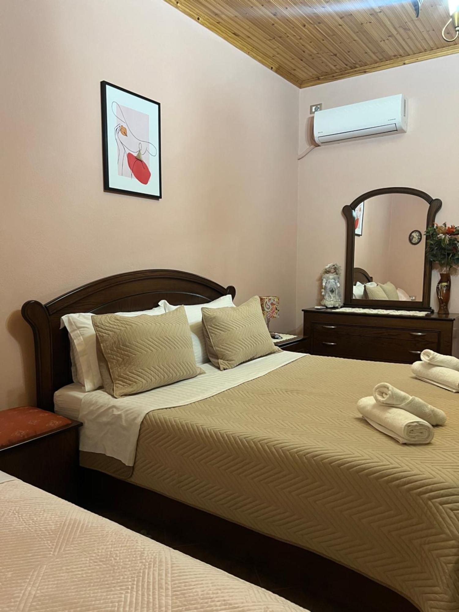Gjirokastër Guest House Persa מראה חיצוני תמונה
